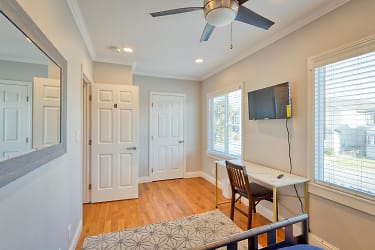 Room For Rent - Oakland, CA