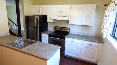 37 Shad Row unit 37 - Suffield, CT
