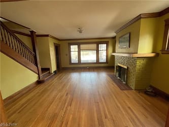 2572 Mayfield Rd - Cleveland Heights, OH