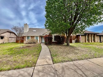 324 Lakewood Ct - Coppell, TX