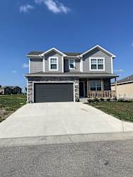 1116 SW Crabtree Cir - Oak Grove, MO