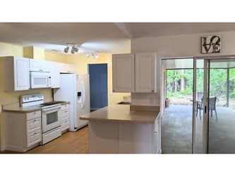 8 Willoughby Pl - Palm Coast, FL