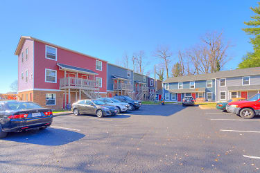 203-209 Tee Street Apartments - Blacksburg, VA