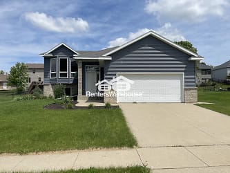5363 Loon Ln NW - Rochester, MN