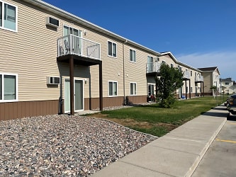 Paramount At The Bluffs Apartments - Minot, ND