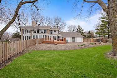 18051 Berryhill Dr - Stilwell, KS