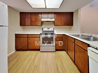 5233 W Myrtle Ave 202 - undefined, undefined