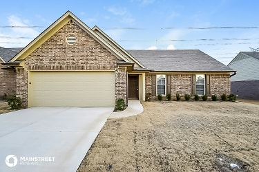 8792 Smith Ranch Dr - Southaven, MS