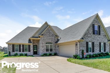 2565 Woodcutter Dr - Southaven, MS