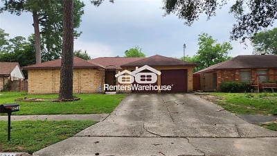 6211 Rustygate Dr - Spring, TX