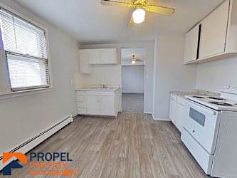 994 Elm St unit 3 - Wyandotte, MI