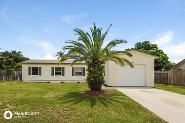 6002 Palm Dr - Fort Pierce, FL