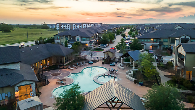Lake Walk At Traditions Apartments - College Station, TX