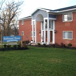 Hallwood Manor Apartments - Mentor, OH