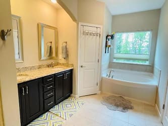 4024 Robious Ct - Cary, NC
