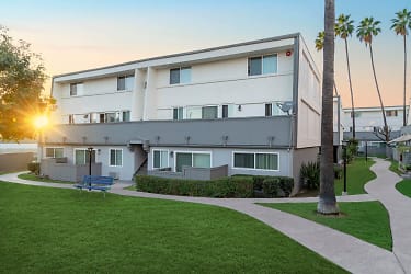 Rosebeach Apartments - La Mirada, CA