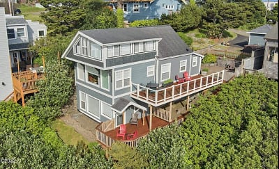 502 SW 7th St - Newport, OR