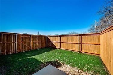 115 Peachtree Ct D Apartments - Kennedale, TX