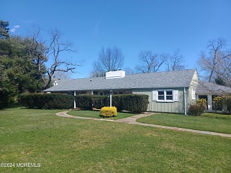 386 Monmouth Rd - West Long Branch, NJ