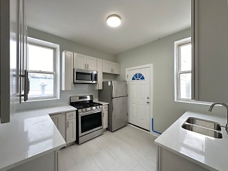 2910 N Rockwell St unit 5 - Chicago, IL