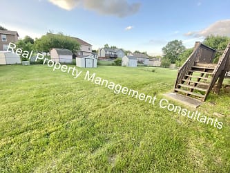 610 Rosehill Dr - Raymore, MO