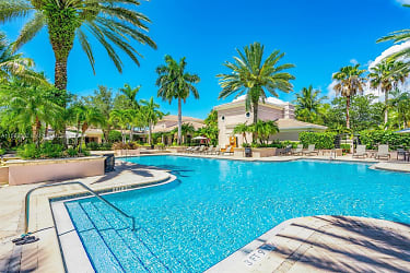 2916 Tuscany Ct #201 - Palm Beach Gardens, FL