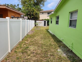 2434 NW 9th Terrace unit LETF - Wilton Manors, FL