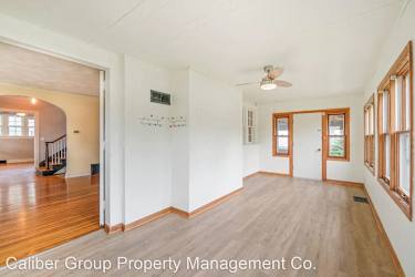 324 W 8th Street - Cedar Falls, IA