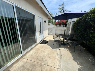 8341 Shoup Ave - Los Angeles, CA