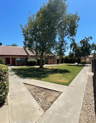 942 Greenfield Ave unit 1 - Hanford, CA