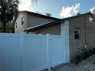 2723 SW 15th Ave #1 - Fort Lauderdale, FL