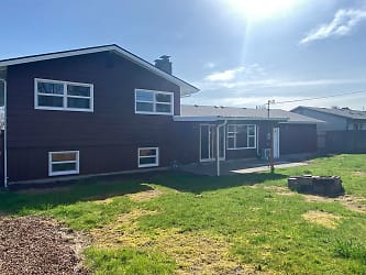 1410 SE Powell Way - Albany, OR