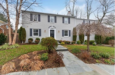 8903 Clifford Ave - Chevy Chase, MD