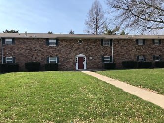 905 E Colonial Manor Dr - Greensburg, IN