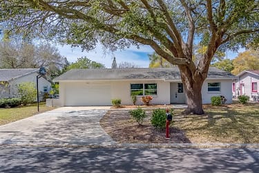 1446 S Hillcrest Ave - Clearwater, FL