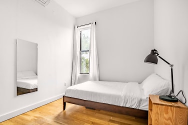 Room for rent. 60-47 68th Avenue - New York City, NY