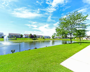 The Ponds Apartments - Bloomington, IL