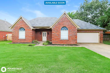 5745 Stone St - Olive Branch, MS