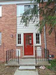 32718 Grand River Ave - Farmington, MI