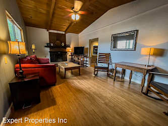 Arnold House Apartments - Medford, OR