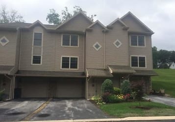 646 Oakwood Ave - State College, PA