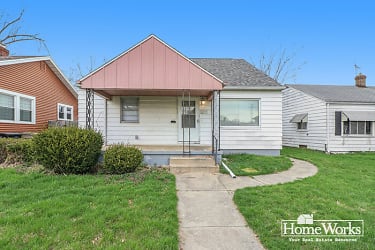 2709 Hartzer St - South Bend, IN
