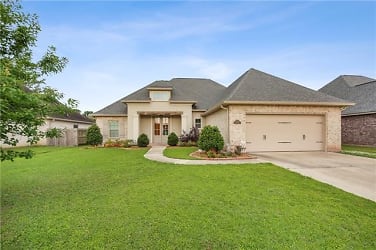 6020 Canary Dr - Madisonville, LA