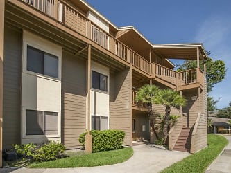 Courtyard On The Green Apartments - Melbourne, FL