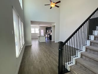 1050 Kenney Fort Crossing unit 32 - Round Rock, TX