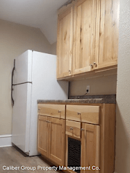 1123 1/2 W 22nd St - Cedar Falls, IA