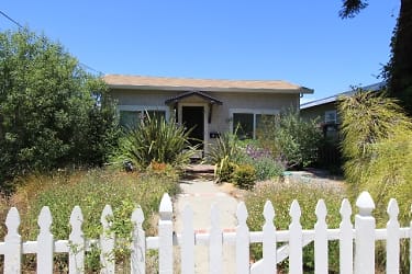 3957 Forest Hill Ave - Oakland, CA