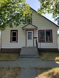 412 3rd Ave NW - Jamestown, ND
