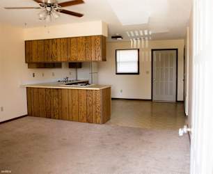318 Ames St - Baldwin City, KS