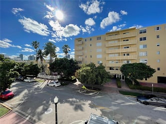 710 Washington Ave #311 - Miami Beach, FL